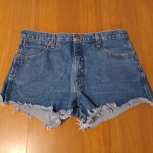 Wrangler 13MWZ Womens Reworked Shorts 32 (36x3.5") Cut-off Raw Hem 10WBRWSDS